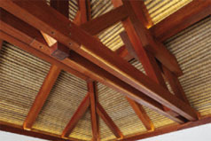 Dachkonstruktuon aus Alang-Alang Grasmatten